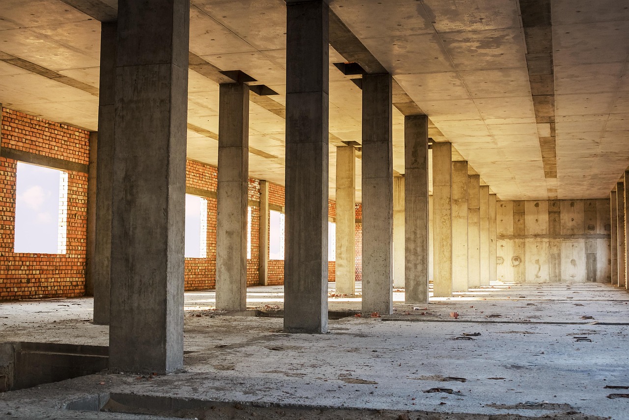 Команда бизнес-консультантов за работой над стратегическим планом